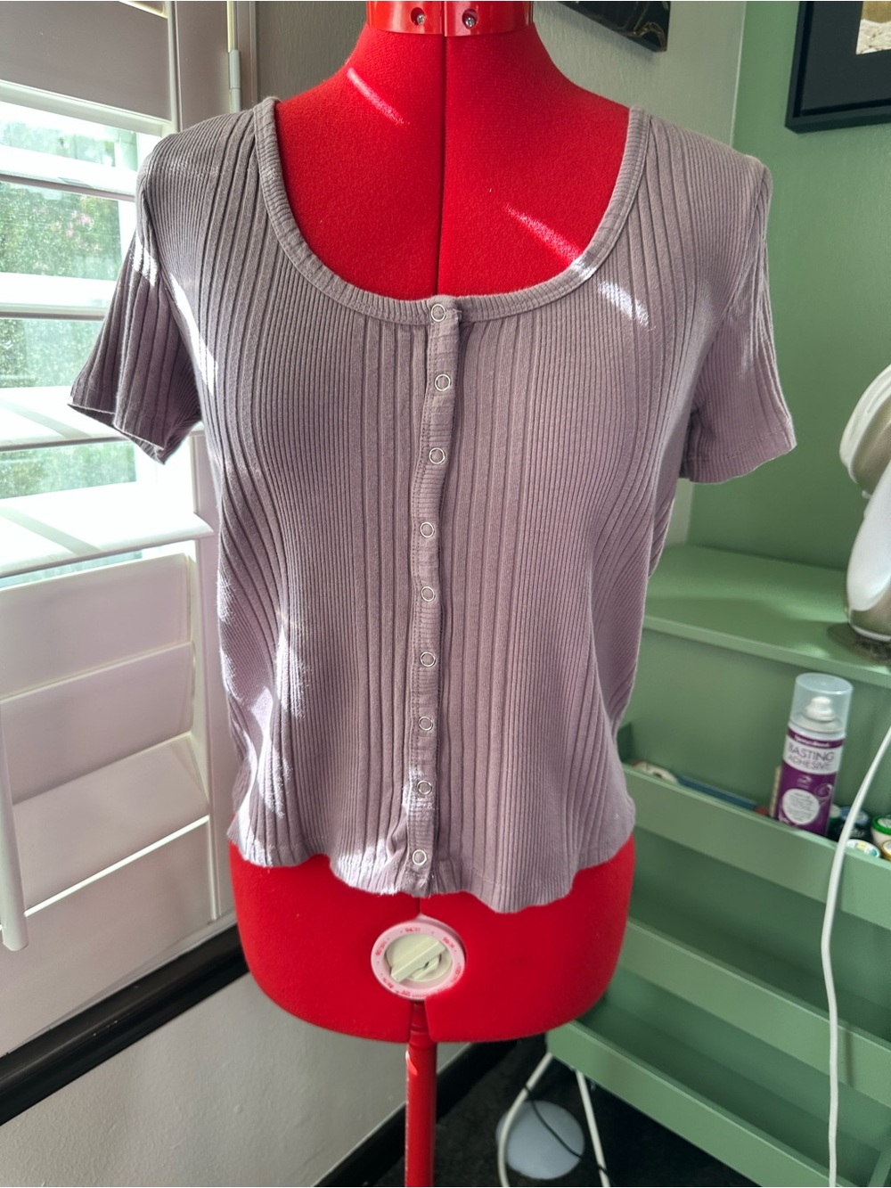 SO Lavender Ribbed Button-Front Crop Top